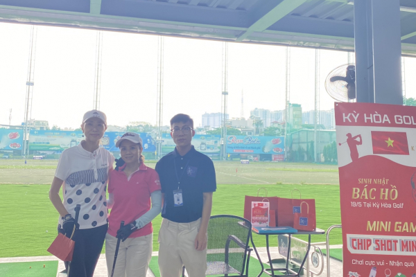 Khách hàng trúng thưởng dịp lễ 30/4 - 1/5